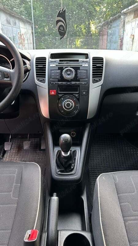 Second-hand Kia Venga 55 CP (40 kW) 2011 Rosu Hatchback