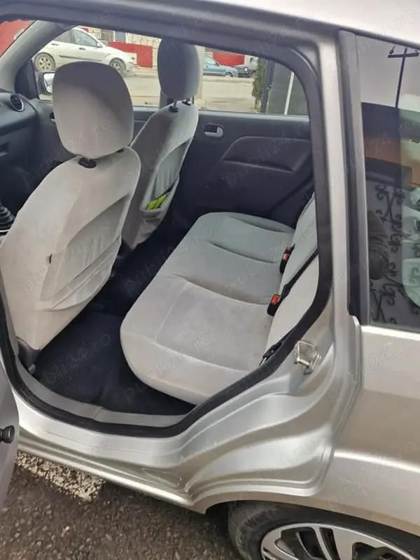 Second-hand Ford Fiesta 56 CP (41 kW) 2004 Hatchback