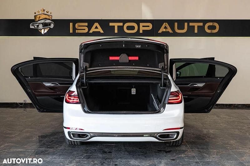 Second-hand BMW 750L Shadowline 400 CP (294 kW) 2016 Culoarealb Berlinǎ