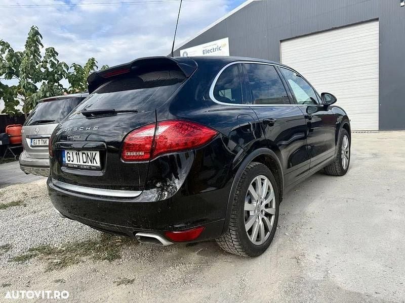 Second-hand Porsche Cayenne 245 CP (180 kW) 2014 Culoarenegru SUV