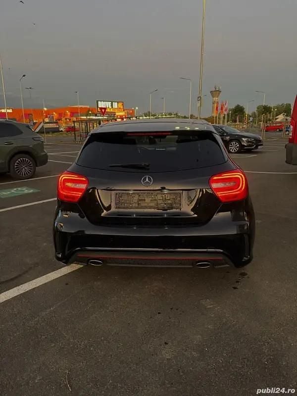 Second-hand Mercedes A250 211 CP (155 kW) 2013 Negru Hatchback