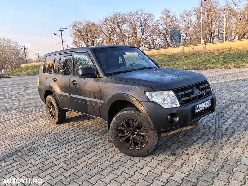 Second-hand Mitsubishi Pajero Instyle 170 CP (125 kW) 2007 Culoarenegru SUV