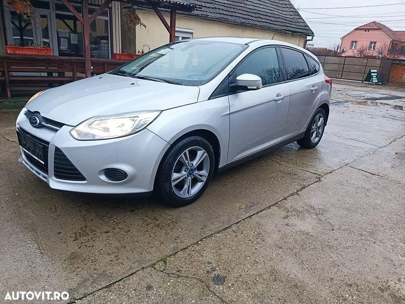 Culoareargint Second-hand 2014 Ford Focus Trend Hatchback | 3.890 EUR (Preț bun) - Imagine 1/4