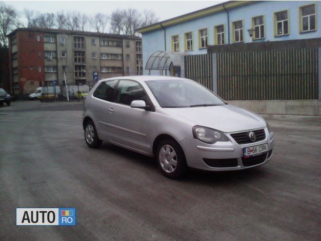 Gri Utilizat 2005 VW Polo Hatchback | 2.450 EUR (Preț OK) - Imagine 1/4