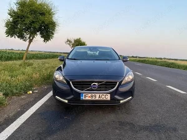 Utilizat 2015 Volvo V40 Break | 6.900 EUR (Preț bun) - Imagine 1/4