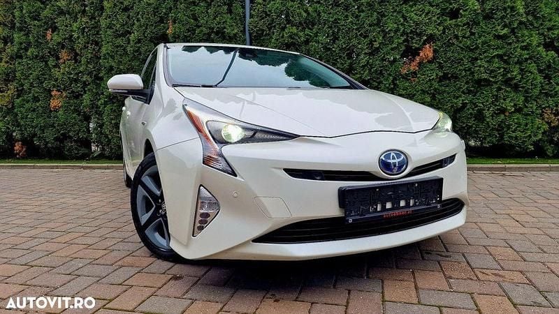 Culoarealb Utilizat 2016 Toyota Prius Hatchback | 13.700 EUR (Preț OK) - Imagine 1/4