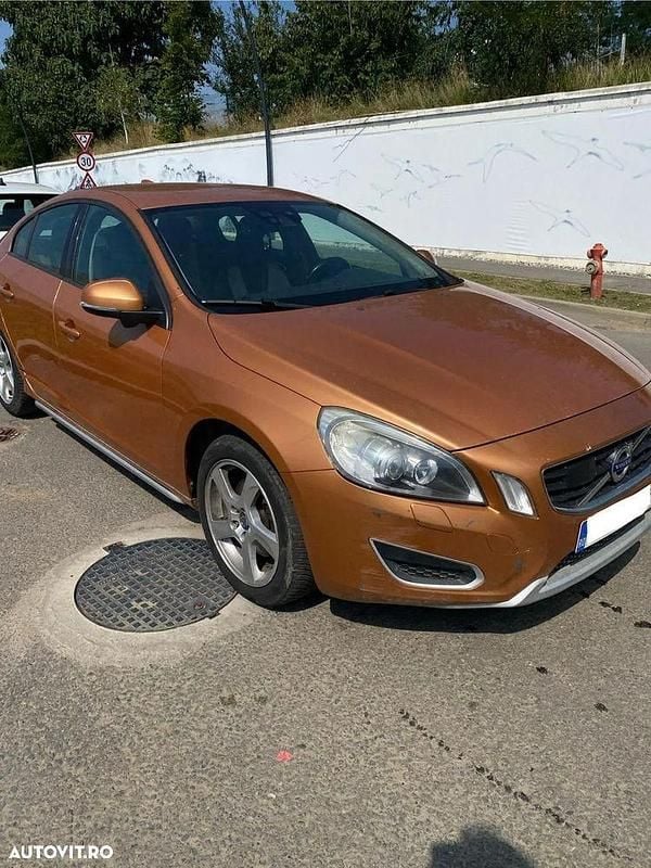 Culoaremaro Utilizat 2010 Volvo S60 Standard Berlinǎ | 3.500 EUR - Imagine 1/4