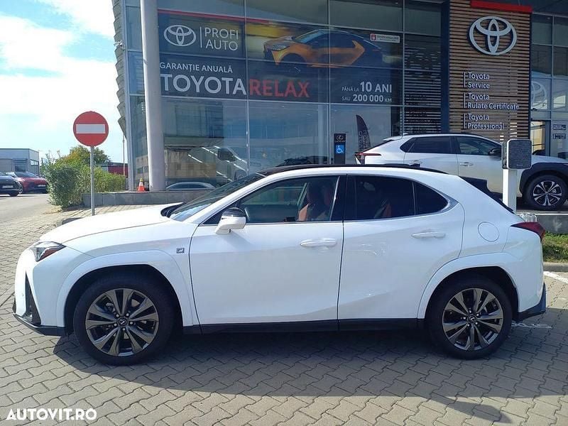 Second-hand Lexus UX 250h Sport Line 177 CP (130 kW) 2022 Culoarealb SUV