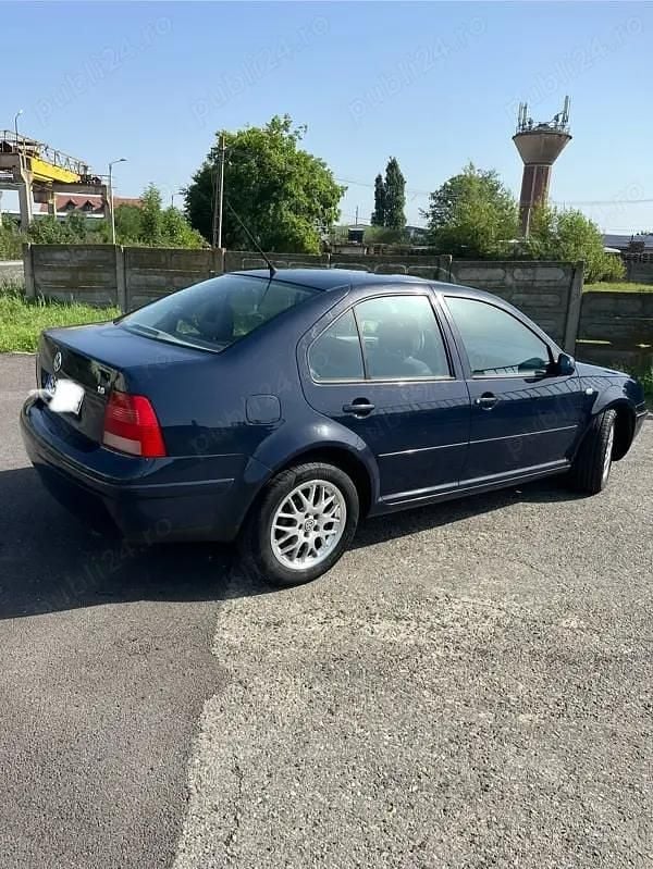 Second-hand VW Bora 101 CP (74 kW) 2001 Albastru Berlinǎ