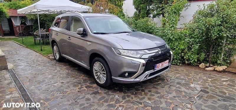 Culoaregri Utilizat 2019 Mitsubishi Outlander P-HEV Diamant Edition SUV | 16.999 EUR (Preț bun) - Imagine 1/4