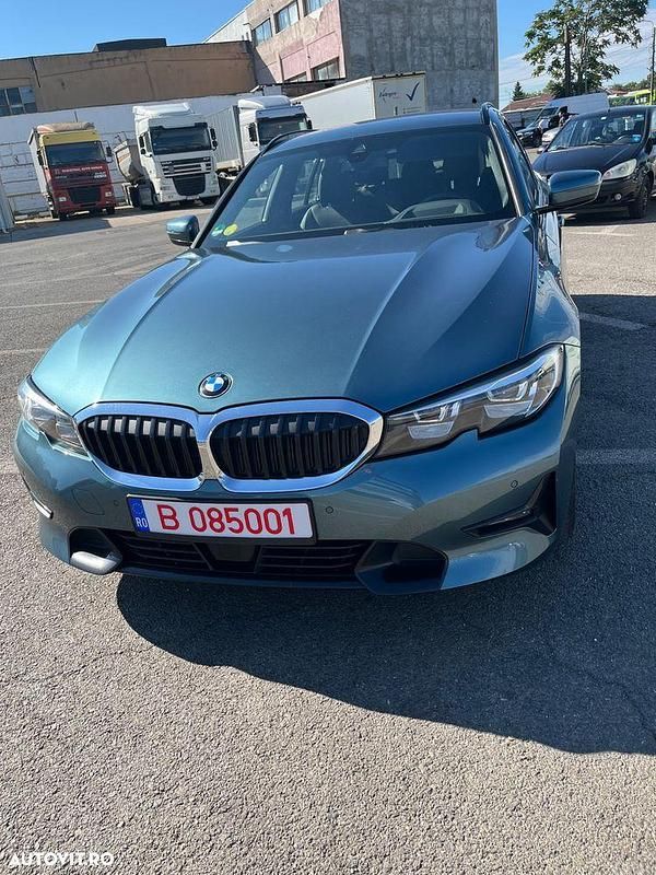 Albastru Utilizat 2020 BMW 318 M Sport Break | 17.701 EUR (Preț bun) - Imagine 1/4