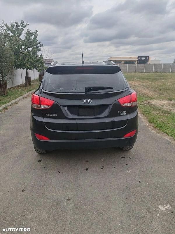 Second-hand Hyundai ix35 GLS 115 CP (84 kW) 2011 Culoarenegru SUV