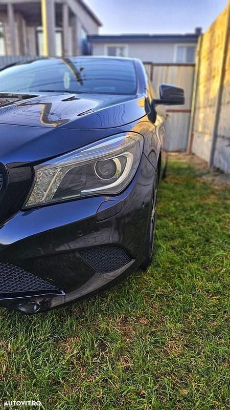 Culoarenegru Utilizat 2013 Mercedes CLA220 Berlinǎ | 12.499 EUR (Preț bun) - Imagine 1/4
