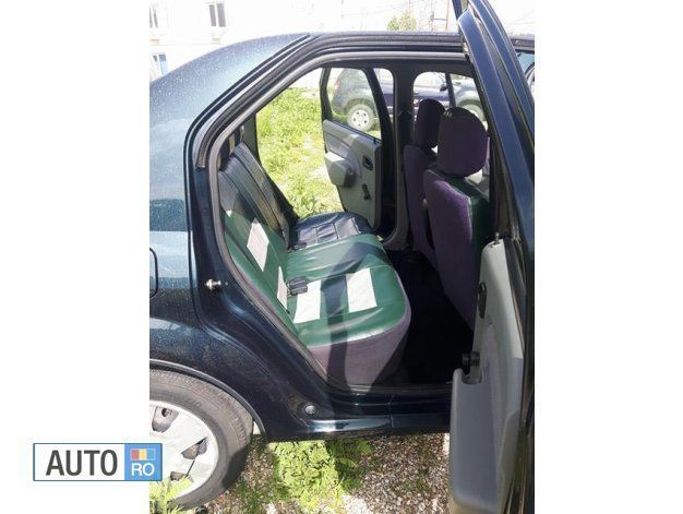 Second-hand Dacia Logan Lauréate 75 CP (55 kW) 2005 Verde Berlinǎ