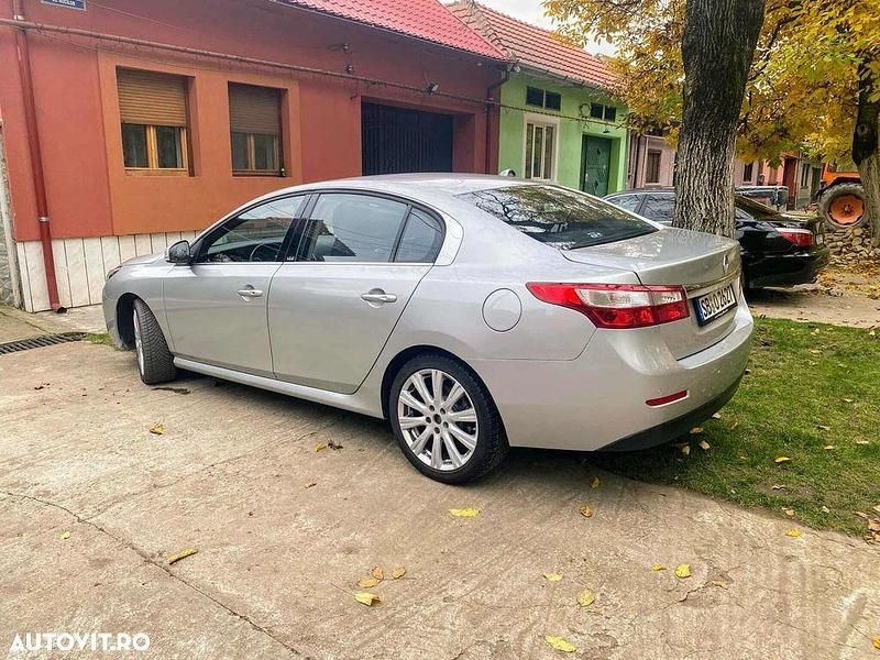 Second-hand Renault Latitude Initiale 175 CP (128 kW) 2011 Culoareargint Berlinǎ