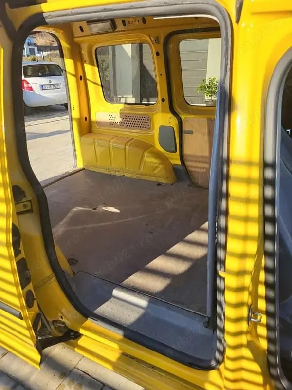 Second-hand VW Caddy 69 CP (50 kW) 2006 Galben Monovolum