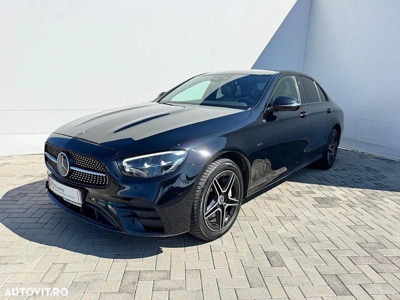 Culoarenegru Utilizat 2020 Mercedes E300 Berlinǎ | 31.339 EUR (Preț bun) - Imagine 1/4