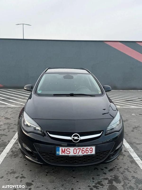Culoarealte culori Second-hand 2015 Opel Astra Excite Break | 5.299 EUR (Preț OK) - Imagine 1/4