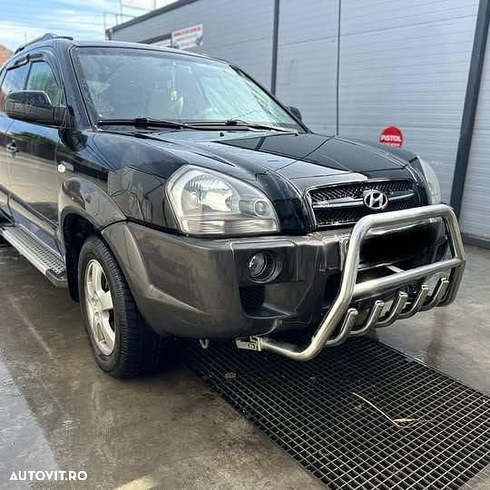 Culoarenegru Utilizat 2007 Hyundai Tucson GLS SUV | 3.600 EUR (Preț bun) - Imagine 1/4