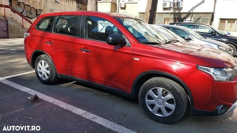 Second-hand Mitsubishi Outlander Invite+ 150 CP (110 kW) 2015 Culoarerosu SUV