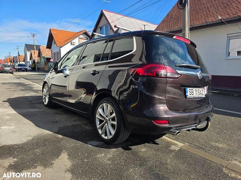 Second-hand Opel Zafira Tourer Sport 165 CP (121 kW) 2012 Culoaremaro Monovolum