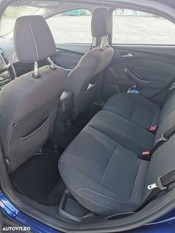 Second-hand Ford Focus Titanium 115 CP (84 kW) 2014 Culoarealbastru Hatchback