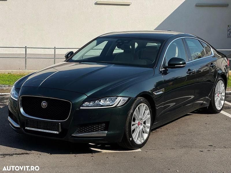 Verde Utilizat 2017 Jaguar XF Portfolio Berlinǎ | 17.950 EUR (Preț OK) - Imagine 1/4