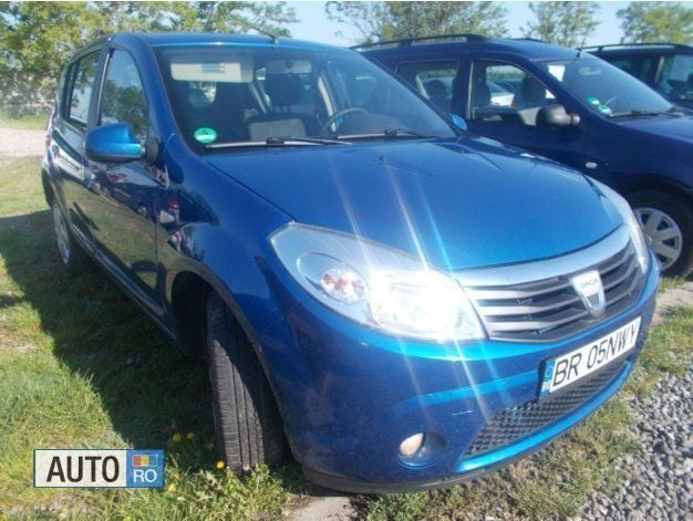 Second-hand Dacia Sandero 90 CP (66 kW) 2009 Albastru Hatchback