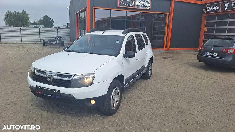 Alb Utilizat 2010 Dacia Duster Lauréate SUV | 5.700 EUR (Preț OK) - Imagine 1/4