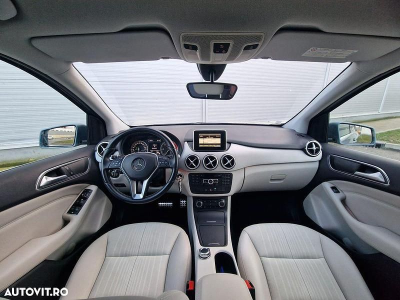 Second-hand Mercedes B180 109 CP (80 kW) 2013 Culoarealbastru Monovolum