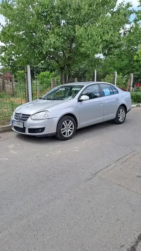 Utilizat 2010 VW Jetta Berlinǎ | 4.500 EUR (Preț OK) - Imagine 1/4