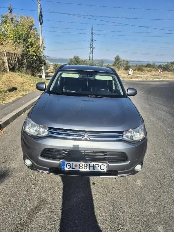 Second-hand Mitsubishi Outlander P-HEV 201 CP (147 kW) 2014 SUV