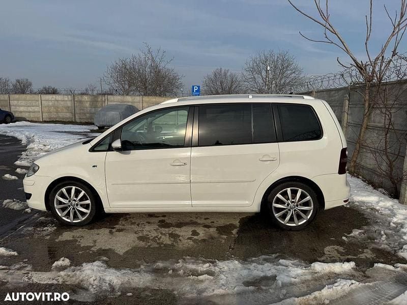Second-hand VW Touran R-line Edition 140 CP (102 kW) 2010 Culoarealb Monovolum