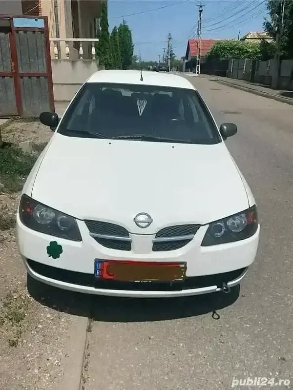 Alb Utilizat 2004 Nissan Almera Hatchback | 1.500 EUR - Imagine 1/4