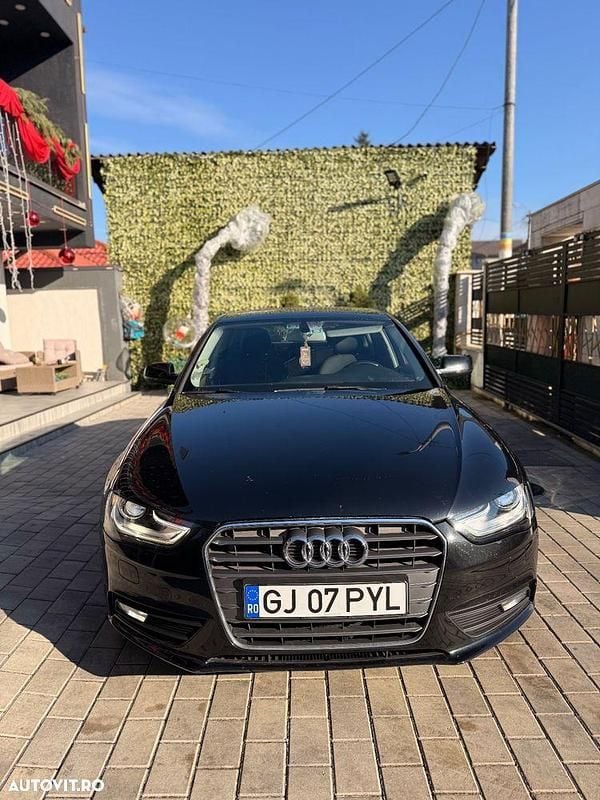 Culoarenegru Utilizat 2015 Audi A4 Break | 8.999 EUR (Preț bun) - Imagine 1/4