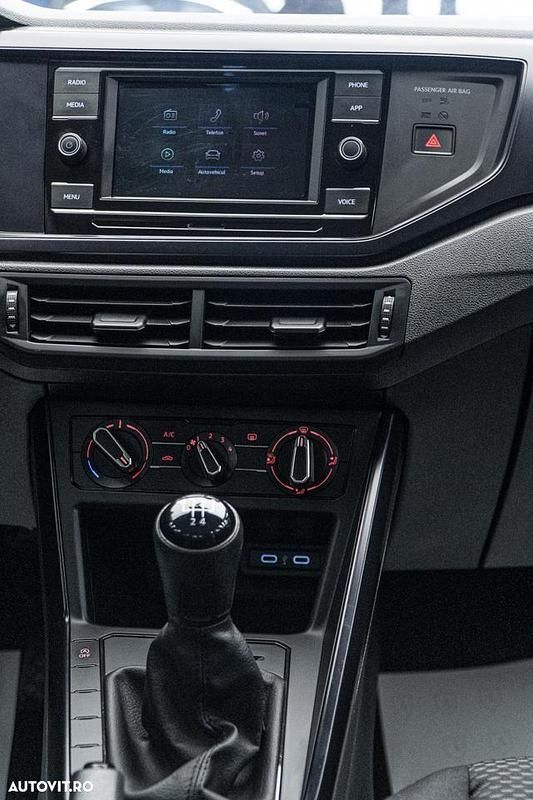 Second-hand VW Polo Comfortline 80 CP (58 kW) 2020 Culoarealb Hatchback