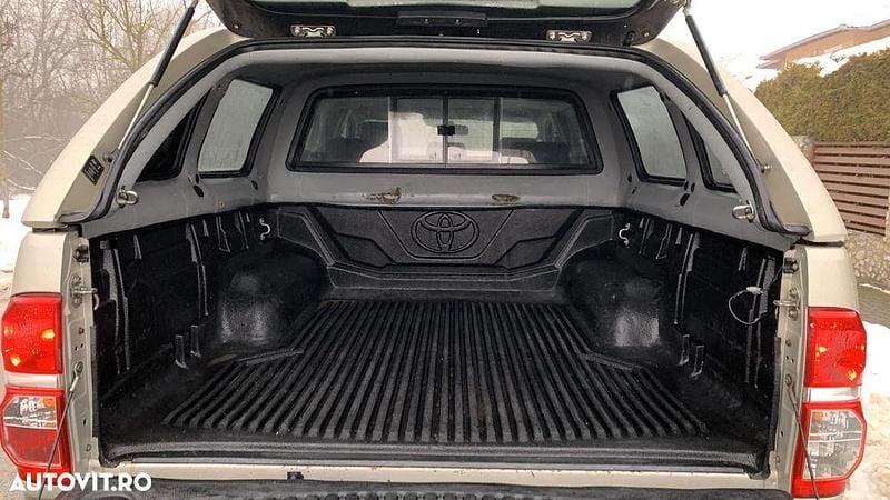 Second-hand Toyota HiLux Style 171 CP (125 kW) 2014 Culoaregalbeuriu Pickup