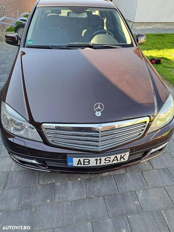 Culoaremaro Utilizat 2011 Mercedes C220 Elegance Berlinǎ | 7.350 EUR (Preț OK) - Imagine 1/4