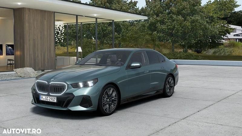 Culoareverde Nouă 2025 BMW 520 Shadowline Berlinǎ | 78.020 EUR - Imagine 1/4