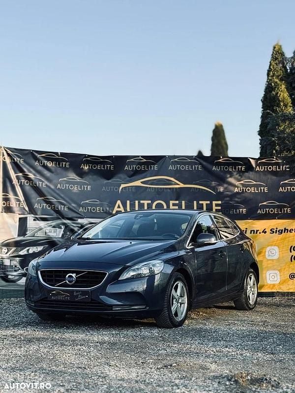 Second-hand Volvo V40 Momentum 190 CP (139 kW) 2015 Culoarealbastru Hatchback