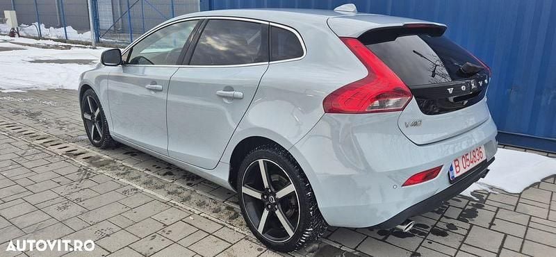 Second-hand Volvo V40 Summum 190 CP (139 kW) 2015 Culoarealte culori Hatchback