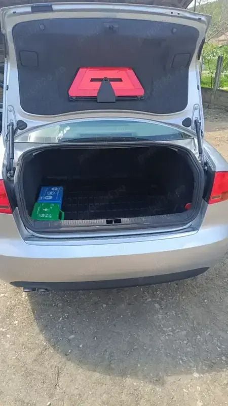 Gri Utilizat 2006 Audi A4 Berlinǎ | 3.400 EUR (Preț OK) - Imagine 1/4