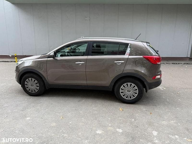 Culoaremaro Utilizat 2015 Kia Sportage Style SUV | 11.000 EUR (Super Preț) - Imagine 1/4