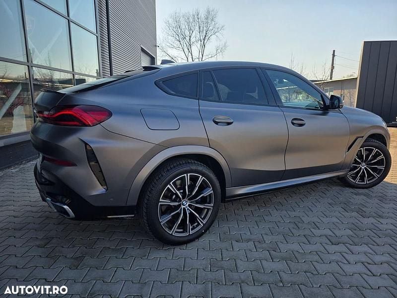 Culoarenegru Utilizat 2020 BMW X6 Sport Line SUV | 54.450 EUR (Preț bun) - Imagine 1/4