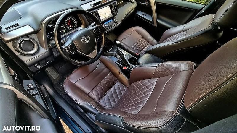Second-hand Toyota RAV4 Hybrid Executive 197 CP (144 kW) 2017 Culoarealbastru SUV