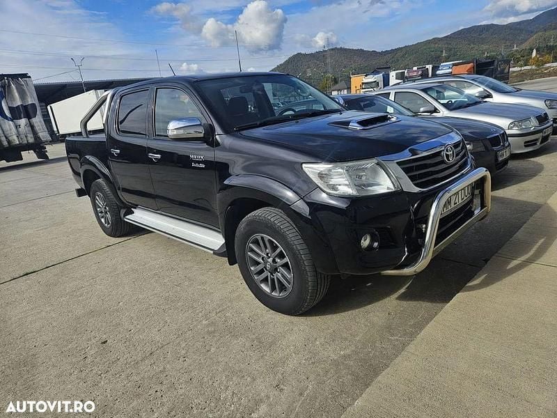 Culoarenegru Utilizat 2015 Toyota HiLux Style Pickup | 18.000 EUR (Preț bun) - Imagine 1/4