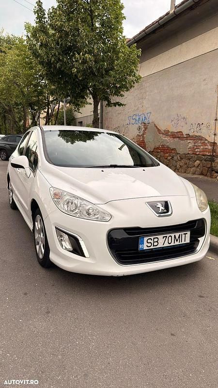 Culoarealb Utilizat 2012 Peugeot 308 Access Hatchback | 4.200 EUR (Preț OK) - Imagine 1/4
