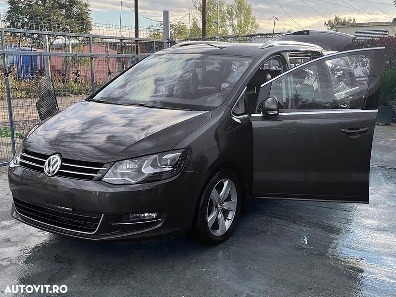 Culoaremaro Utilizat 2017 VW Sharan Monovolum | 22.000 EUR (Scump) - Imagine 1/4