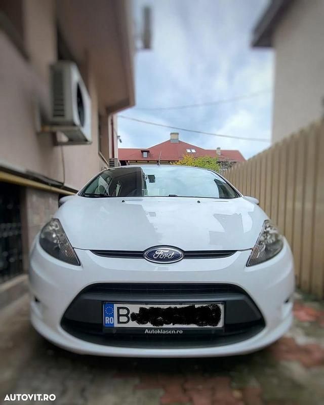 Culoarealb Utilizat 2012 Ford Fiesta Hatchback | 4.500 EUR (Puțin scump) - Imagine 1/4