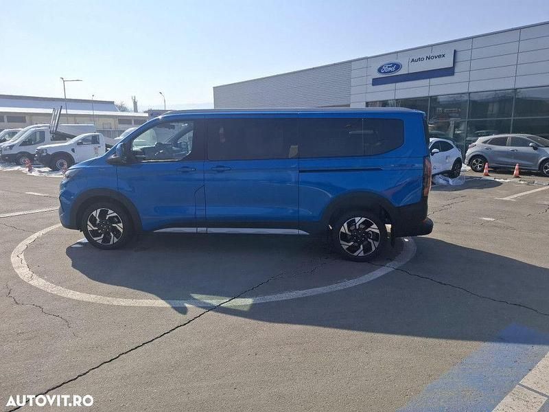 Second-hand Ford Tourneo 170 CP (125 kW) 2024 Culoarealbastru Monovolum